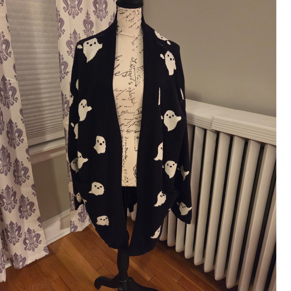 Magnolia Place Ghost Print Spooky Cardigan Black White Open Front Plus One Size